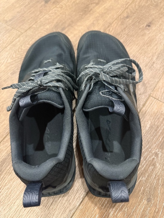 Athletic_Shoes